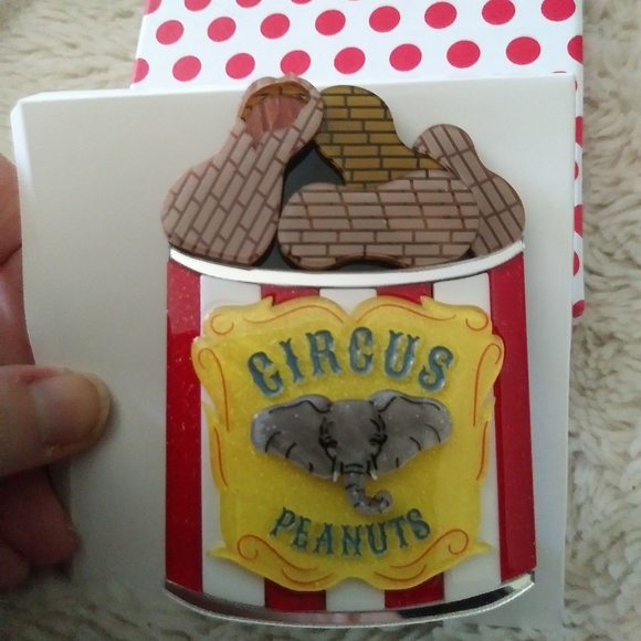 NEW Peanuts Brooch - Picture 3 of 4